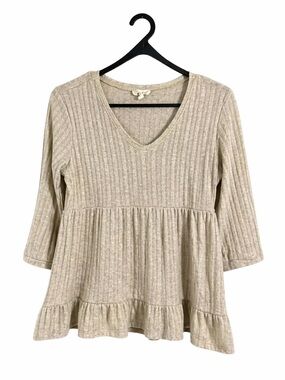 Como Vue Tan V-Neck Sweater Women’s Medium Ruffle Hem Cozy Knit